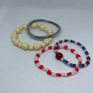 Acrylic beads and silver tone bar - 4 stretchy strands bracelet